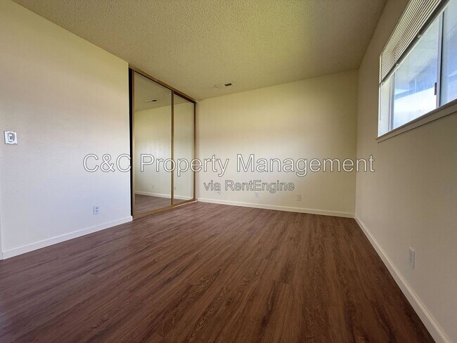 Building Photo - 938 Estrada Ct