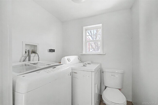 Building Photo - 241 N Main St