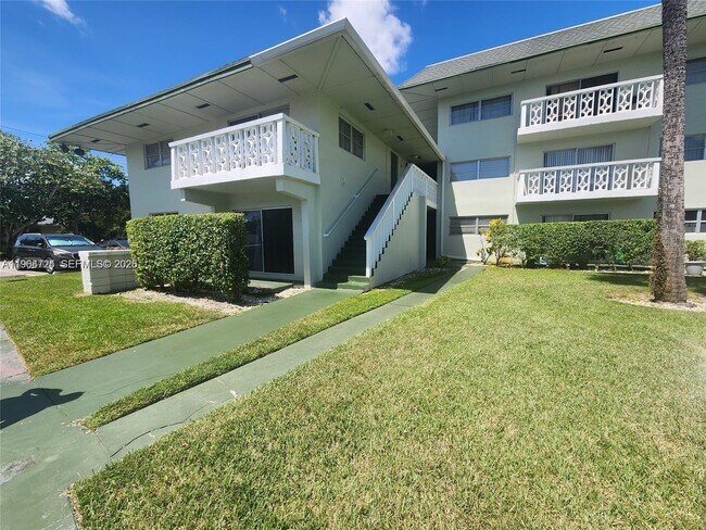 Building Photo - 4200 NW 3rd Ct