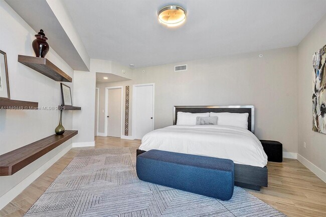 Building Photo - 17301 Biscayne Blvd