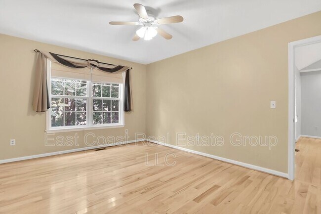 Building Photo - 184 Larkspur Ln