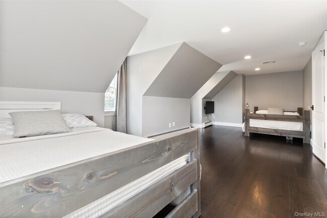 Building Photo - 20 Primrose St