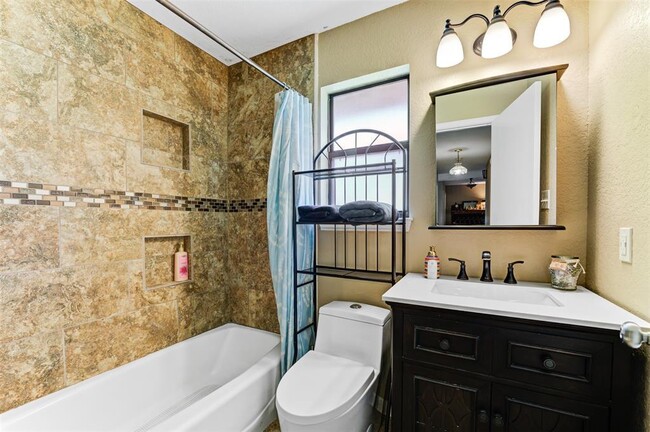 Building Photo - 21013 Ridgeview Loop