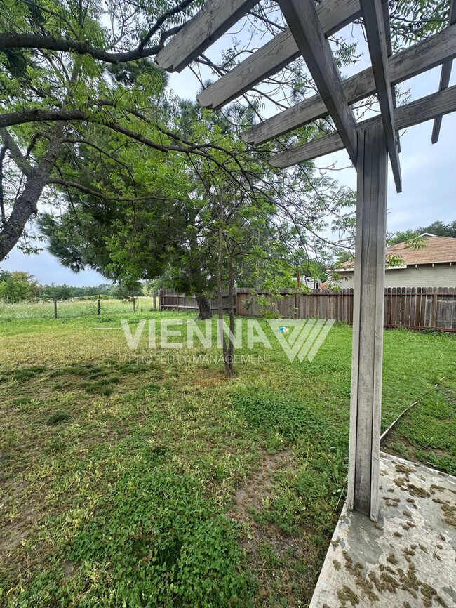 Building Photo - 5280 5th St