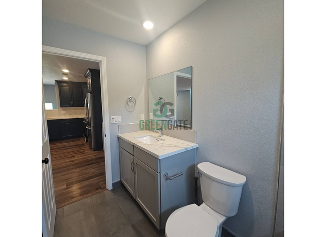 Building Photo - Gorgeous 1 Bedroom, 1 Bathroom Home Availa...