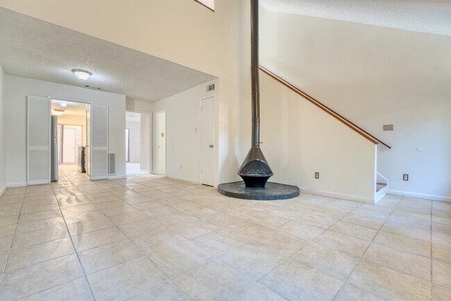 Building Photo - 5860 Sampley Way
