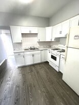 Building Photo - 704 W 18th St