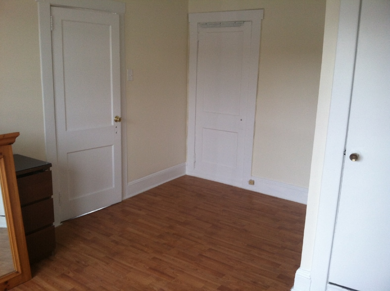 Building Photo - 495 Main St