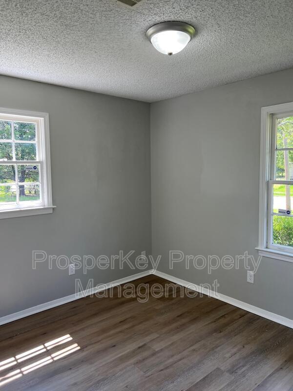 Building Photo - 5021 Greensboro Ct