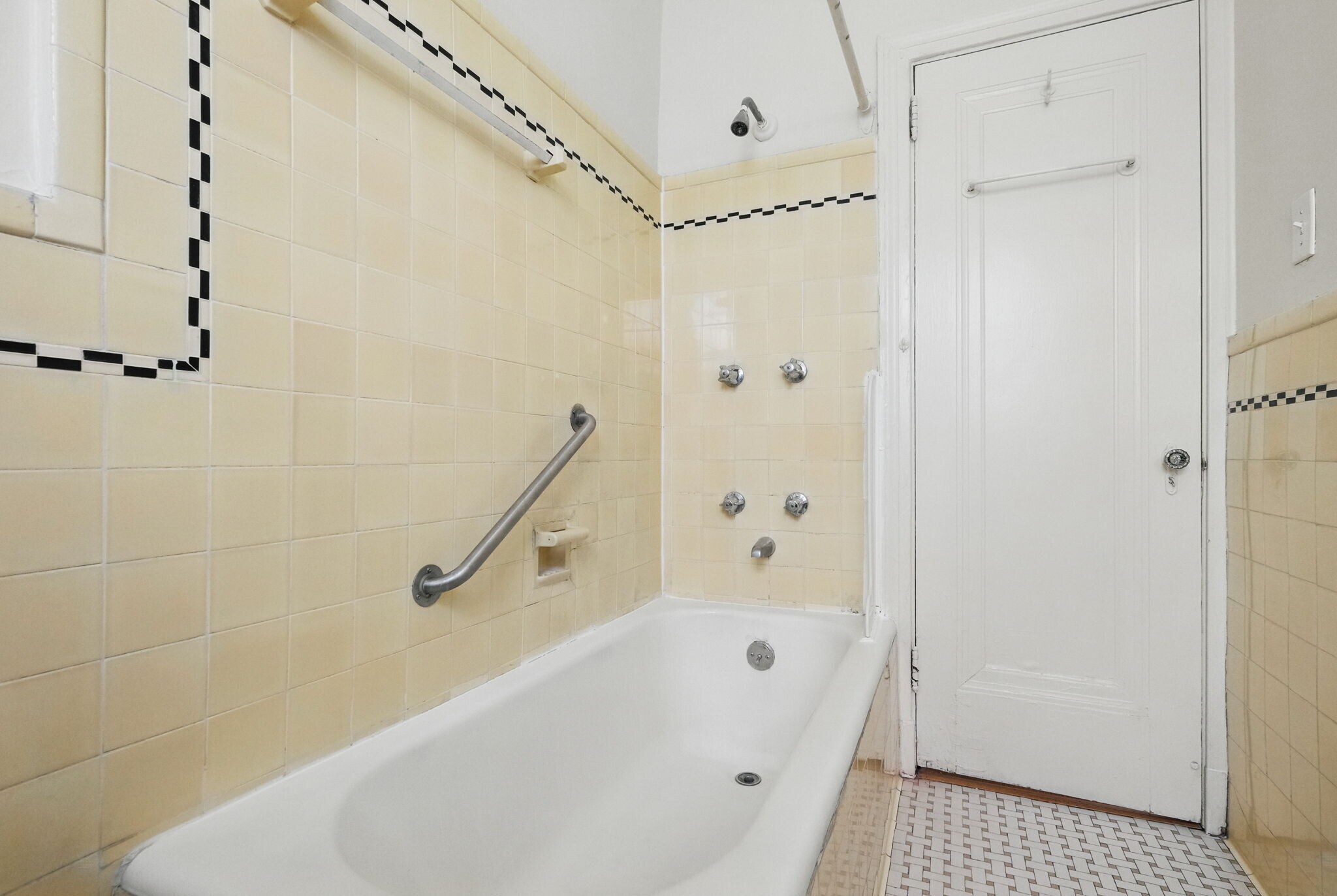 Building Photo - 5646 Hobart St