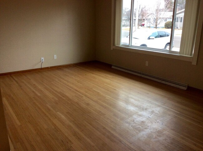 Building Photo - Cozy Single Family Home for Rent in Dickinson