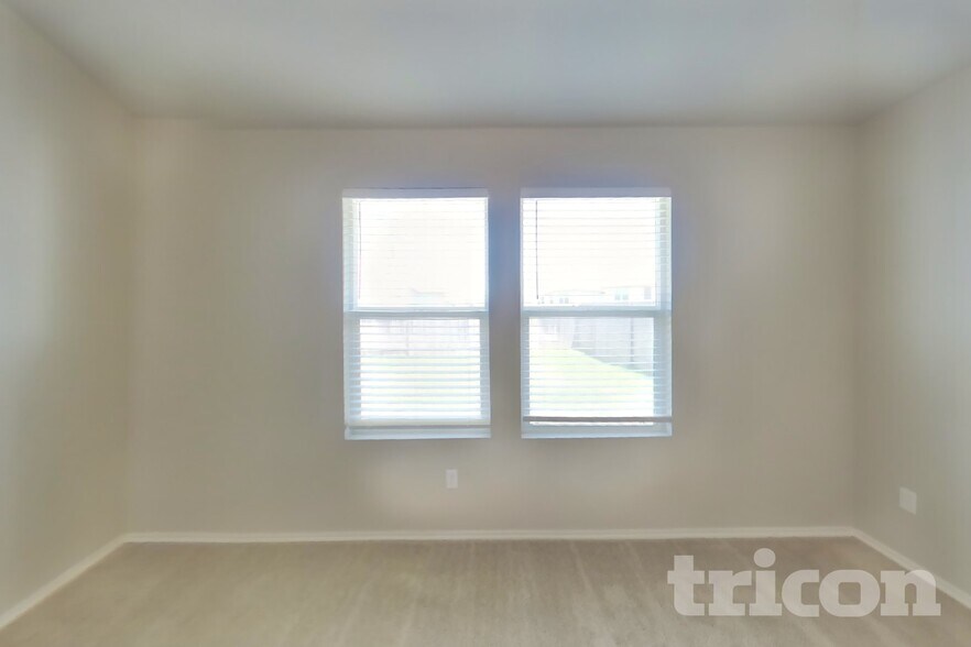Building Photo - 5205 Saddle Clb Dr