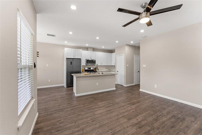 Building Photo - 5307 Groveton St