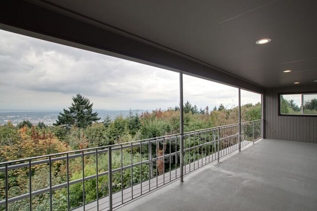 Building Photo - 4330 SW Council Crest Dr