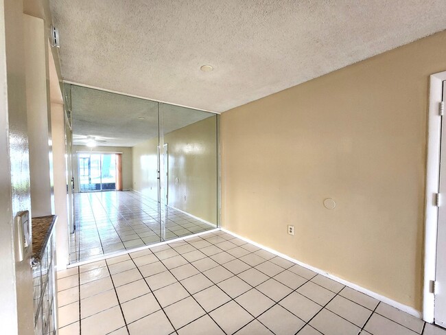 Building Photo - Ground Floor Unit; Lake Front View; All-Ti...