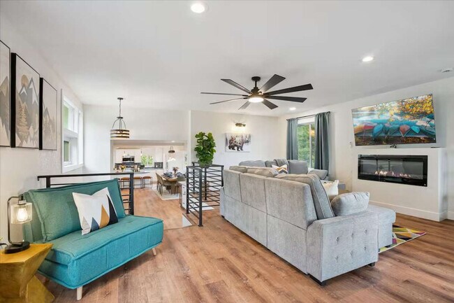 Building Photo - 6186 Sunshine Canyon Dr