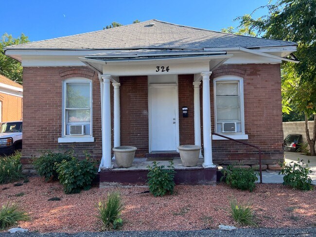 Building Photo - 324 Beldon Pl