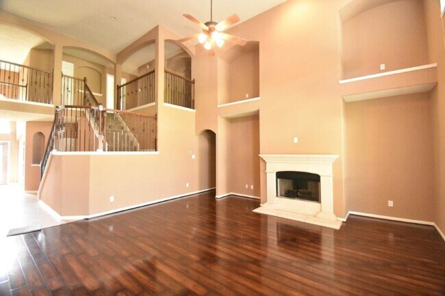 Building Photo - 22306 Fieldcrest Ln