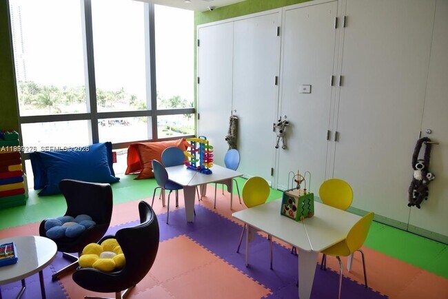 Building Photo - 17475 Collins Ave