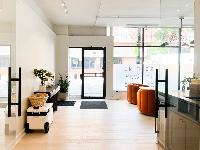 Building Photo - 1113 W Armitage Ave