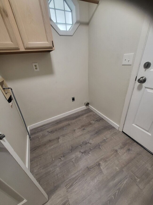 Building Photo - Cute Meridian Home!