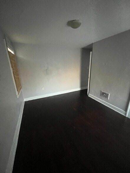 Building Photo - 5520 Haverhill St