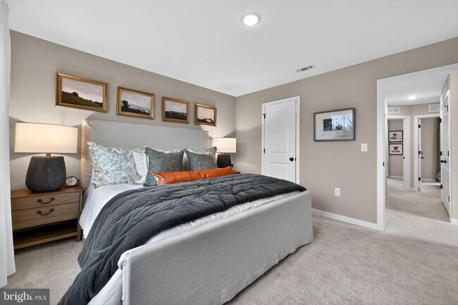 Building Photo - 44 Basswood St