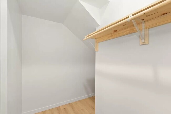 Building Photo - 5141 Ewing St