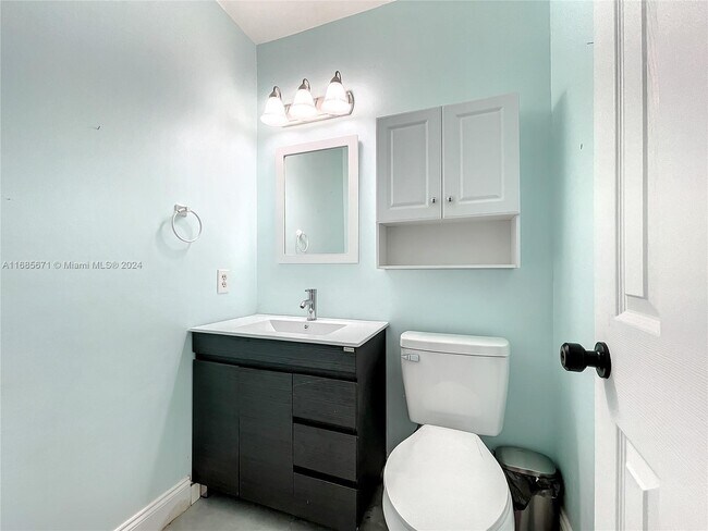 Building Photo - 1751 SW 30th Pl