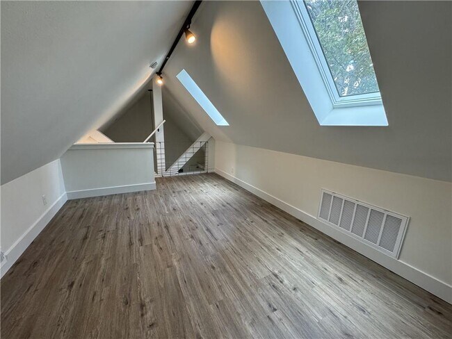 Building Photo - 1111 S Ray Ave