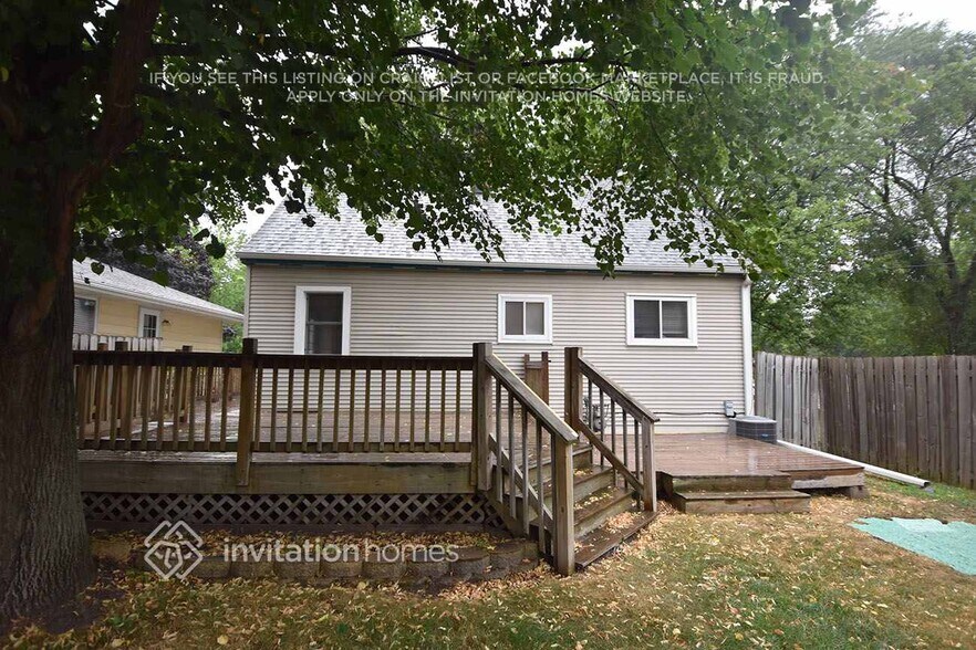 Building Photo - 118 14th Ave N