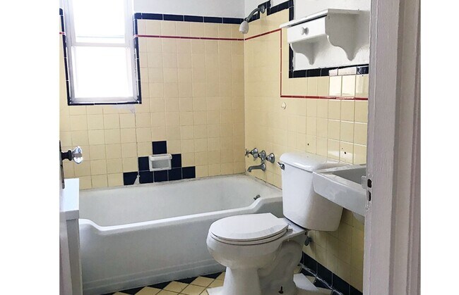 Building Photo - 950 Ludlow Ave