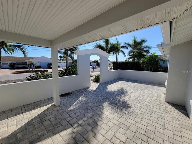 Building Photo - 3616 Royal Palm Dr