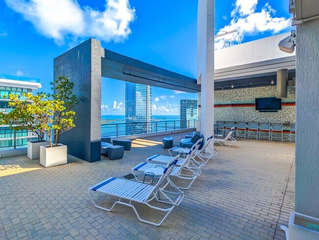 Building Photo - 60 SW 13th St