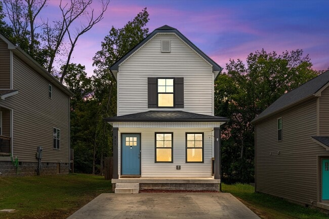 Primary Photo - 925 Oak Ln