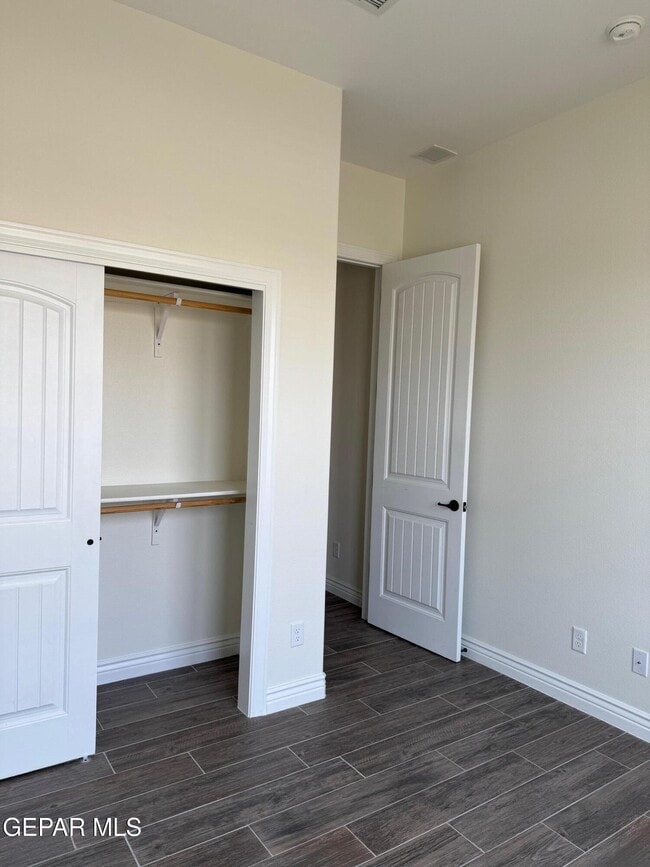 Building Photo - 229 Farnborough St