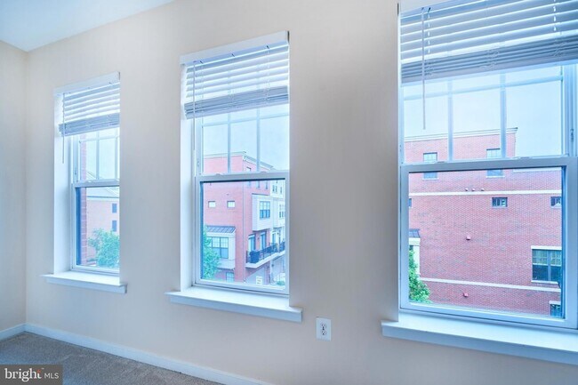 Building Photo - 256 Bluemont Branch Terrace SE