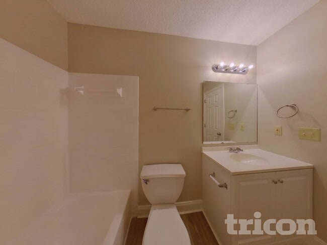 Building Photo - 120 Stockland Rd