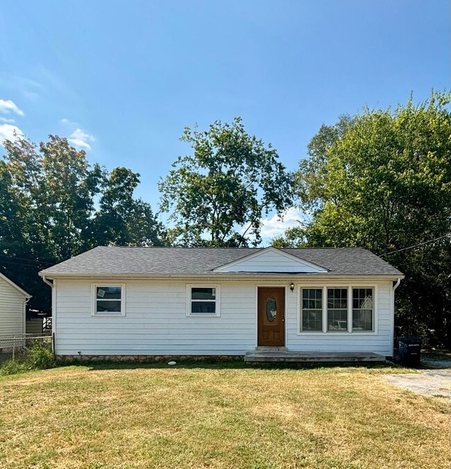 Building Photo - 1733 Holly Dr