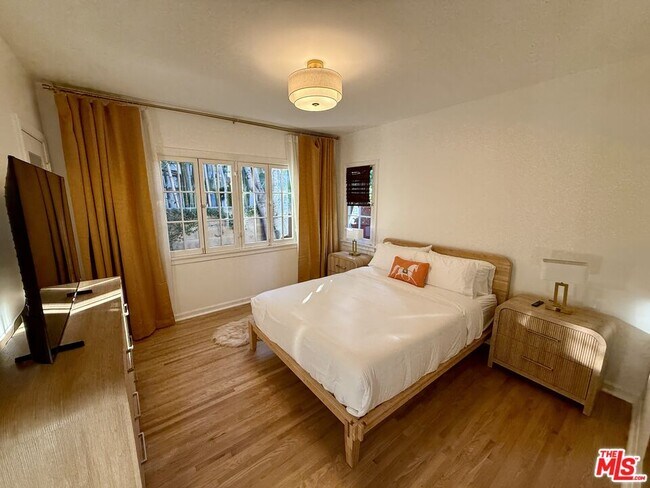 Building Photo - 951 N Martel Ave