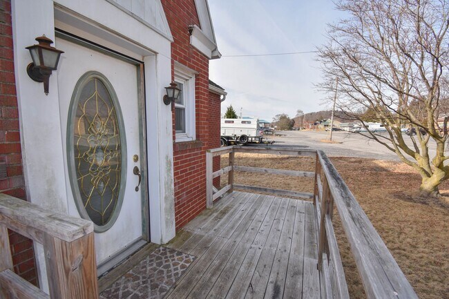 Building Photo - Two Bedroom Home with Detached Garage!