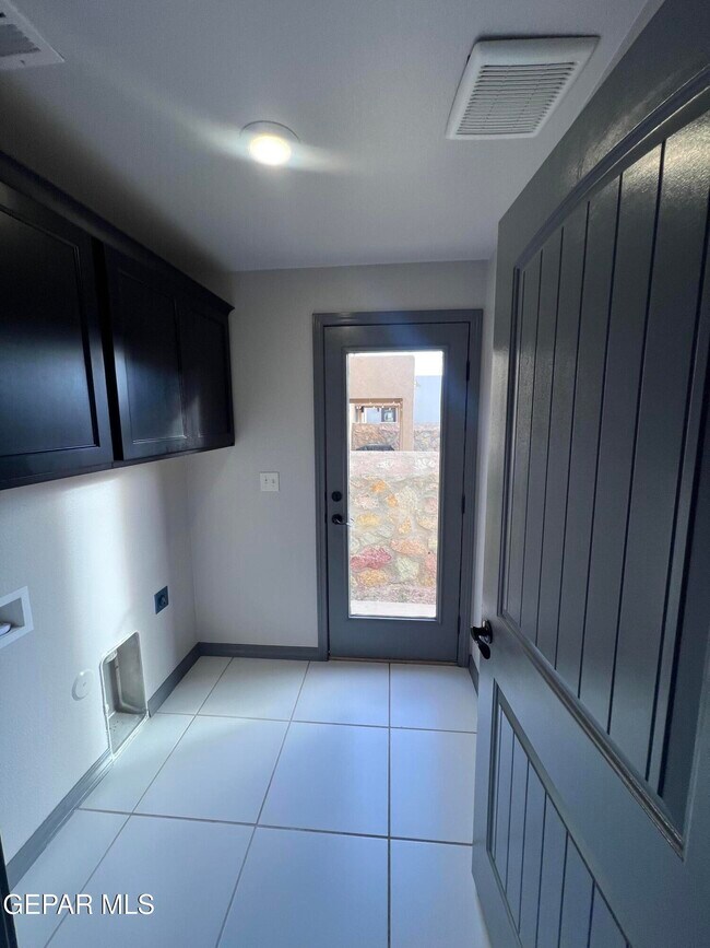 Building Photo - 807 HC Gilbert Minjares Dr