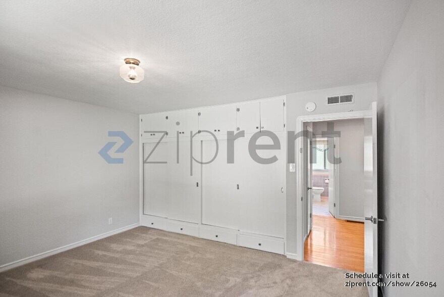 Building Photo - 3645 Mosswood Dr