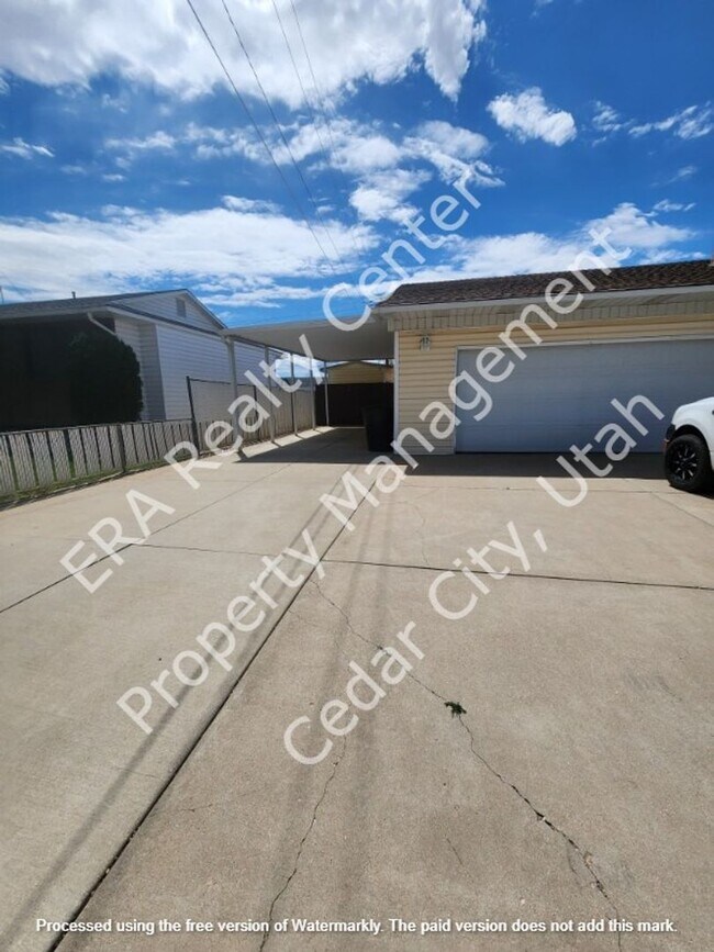 Building Photo - 921 N 400 W