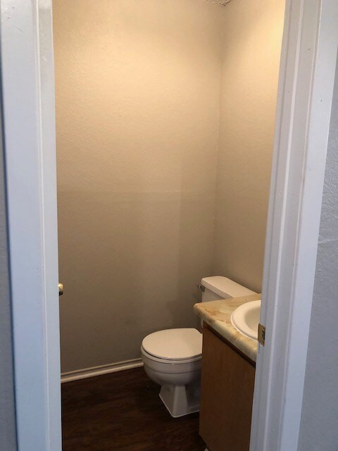 Building Photo - 909 NW Summercrest Blvd