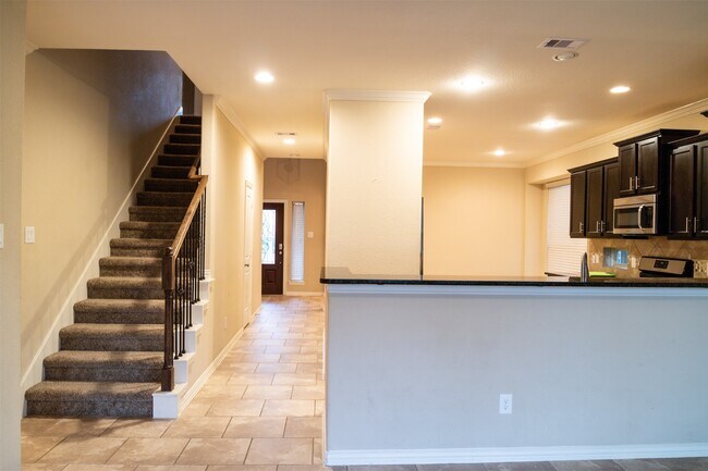 Building Photo - 7042 Bristol Memorial Dr