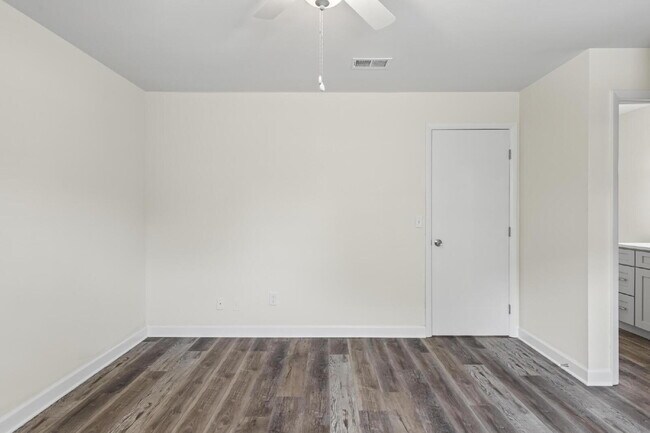 Building Photo - "Charming 2-Bedroom Townhouse Retreat with...