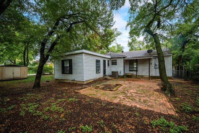 Building Photo - 1440 Moran Dr