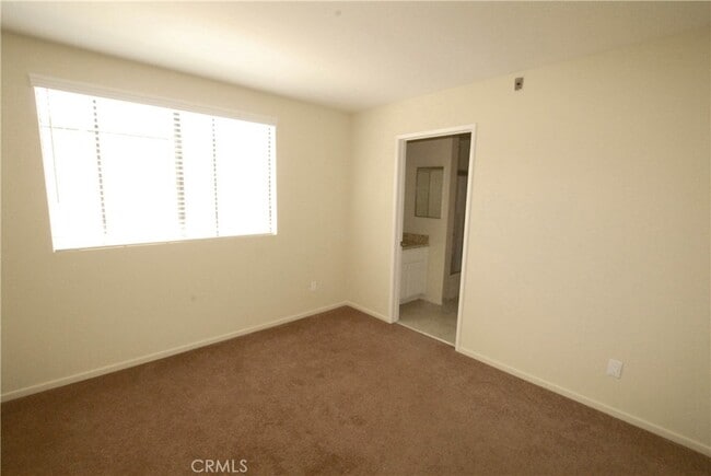 Building Photo - 17330 Chatsworth St