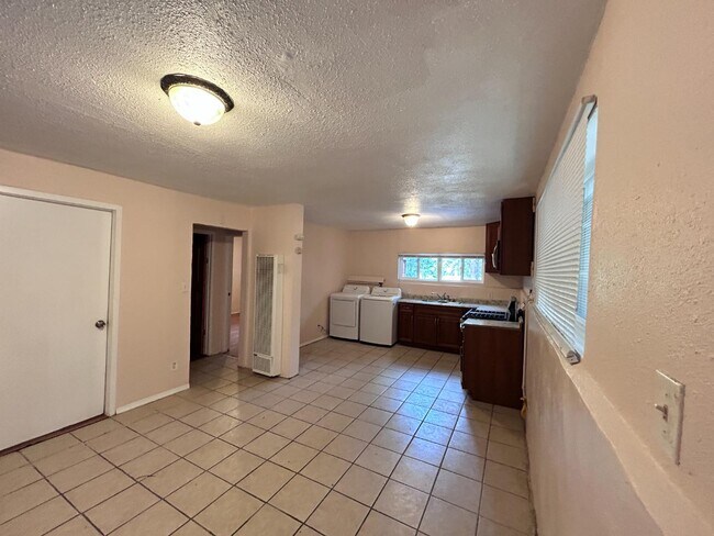 Building Photo - 767 Woodland Rd